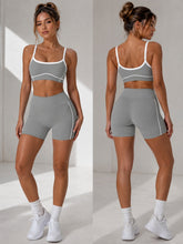 Conjunto deportivo de yoga de secado rápido, dinámico, con top corto y sujetador deportivo.